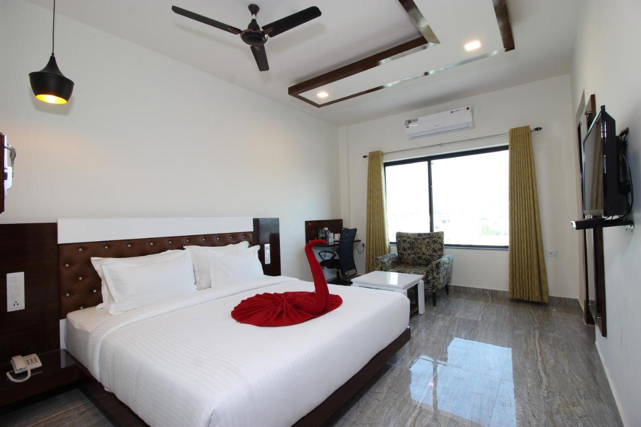 Hotel K11 Haldwāni Extérieur photo