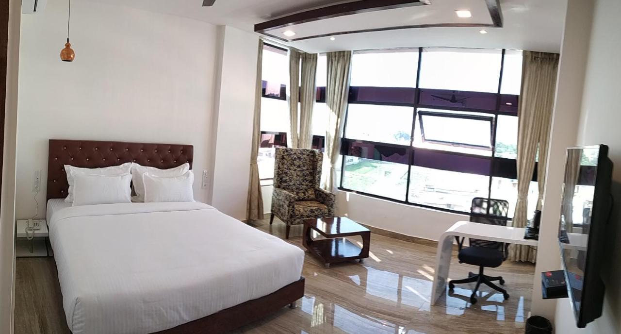 Hotel K11 Haldwāni Extérieur photo